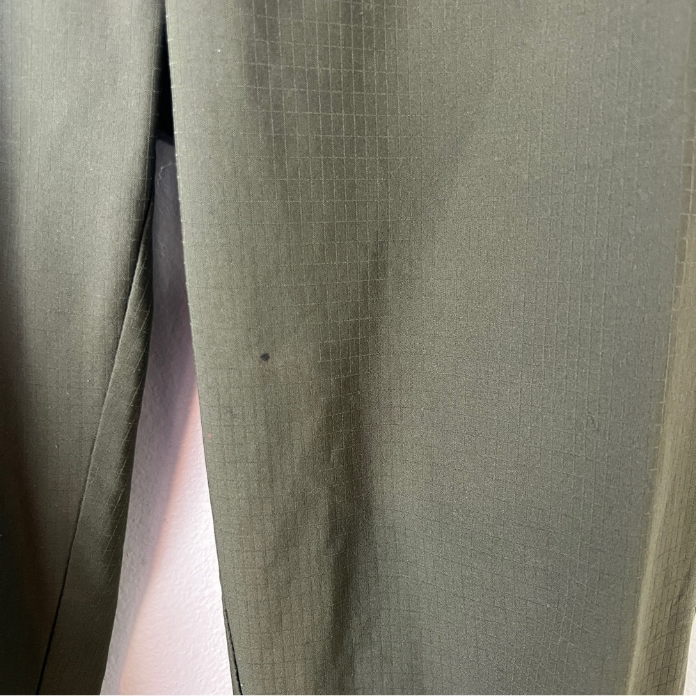 Vuori Summit Woven Olive Green Jogger Pants - Picture 5 of 5